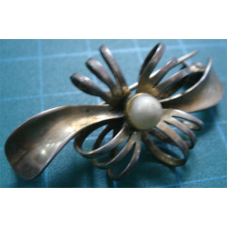 Pearl Brooch_180