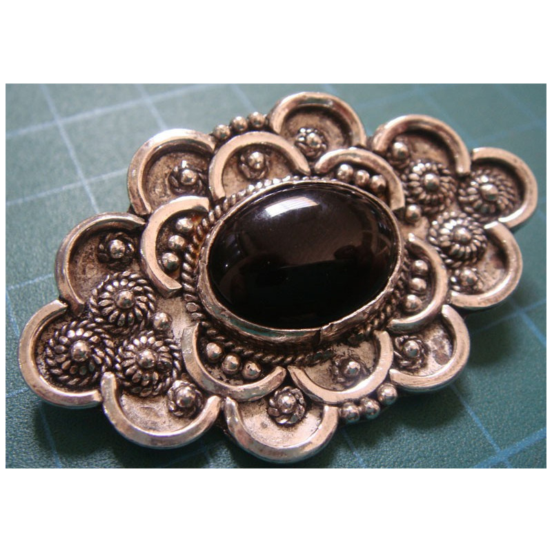 Brooch_202