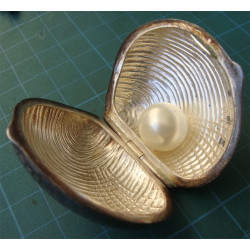 Midye Kabuğu Formunda Obje