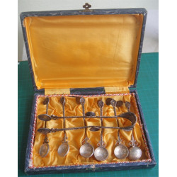 Kutusunda Osmanlı Paralı Şeker Maşası ve 6 adet Çay Kaşığı_246