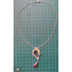 Vav harfli Lale Desenli Mineli Gümüş Kolye_358