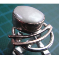 Silver ring with mother of pearl stone_1365