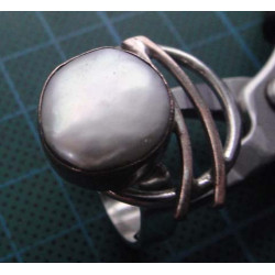 Silver ring with mother of pearl stone_1365