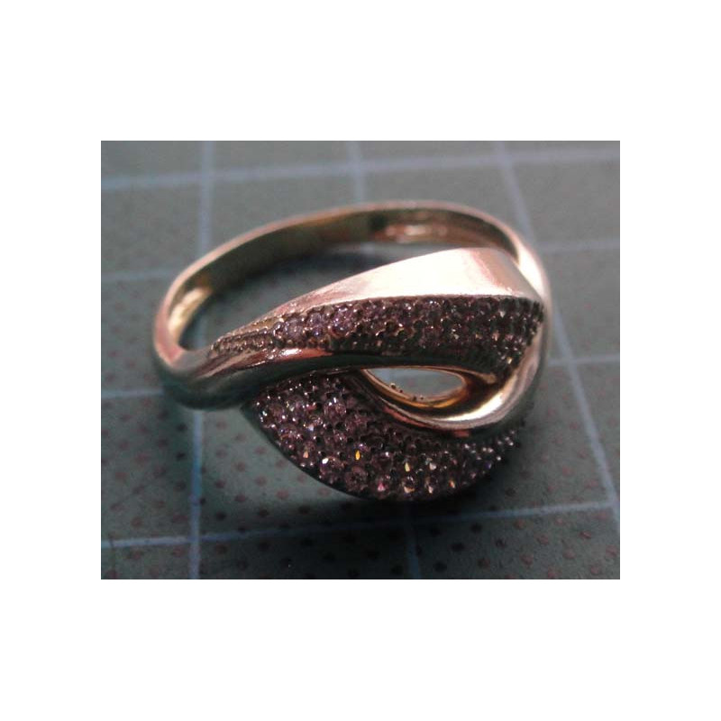 Rose gold crossover ring with zircon stones_1376