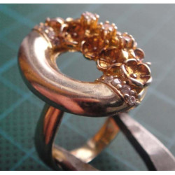 Gold colored silver ring with flower motif_1378