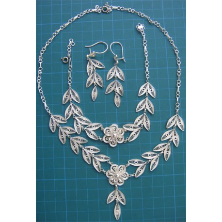 Fligree Earring Bracelet and Necklace Set_132